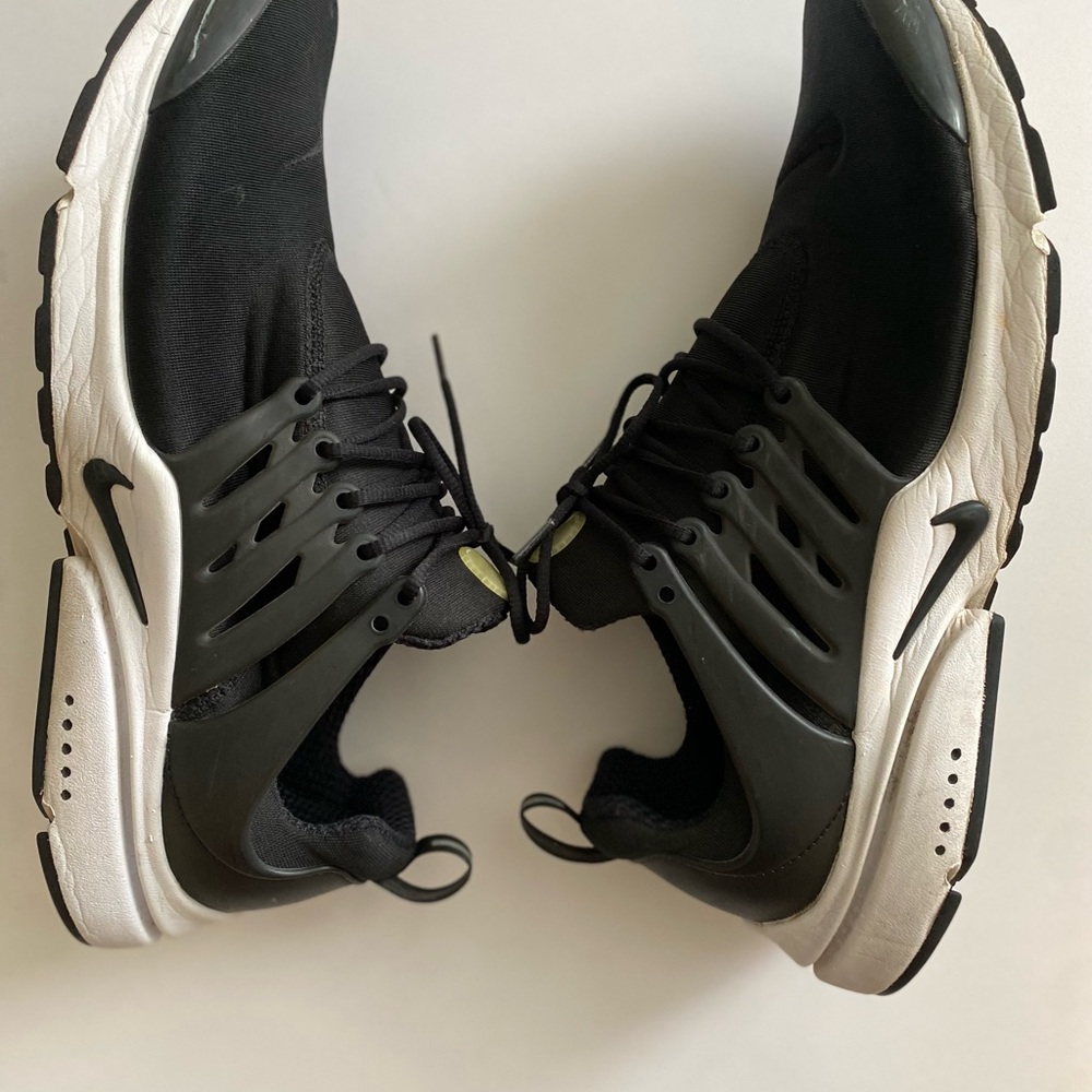 Nike Air Presto - Black and White Athletic Running Shoes